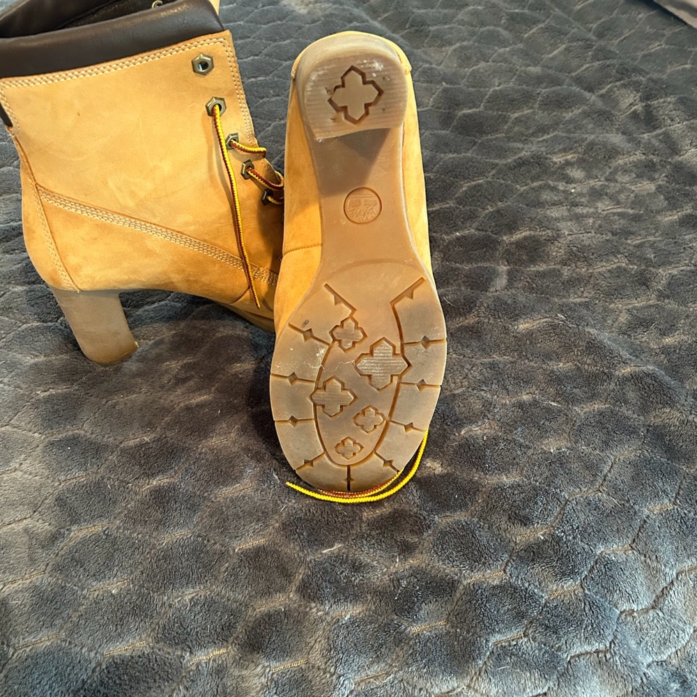 Timberland Orange Suede Lace-Up Heeled Ankle Boots with Brown Collar - Picture 2 of 4
